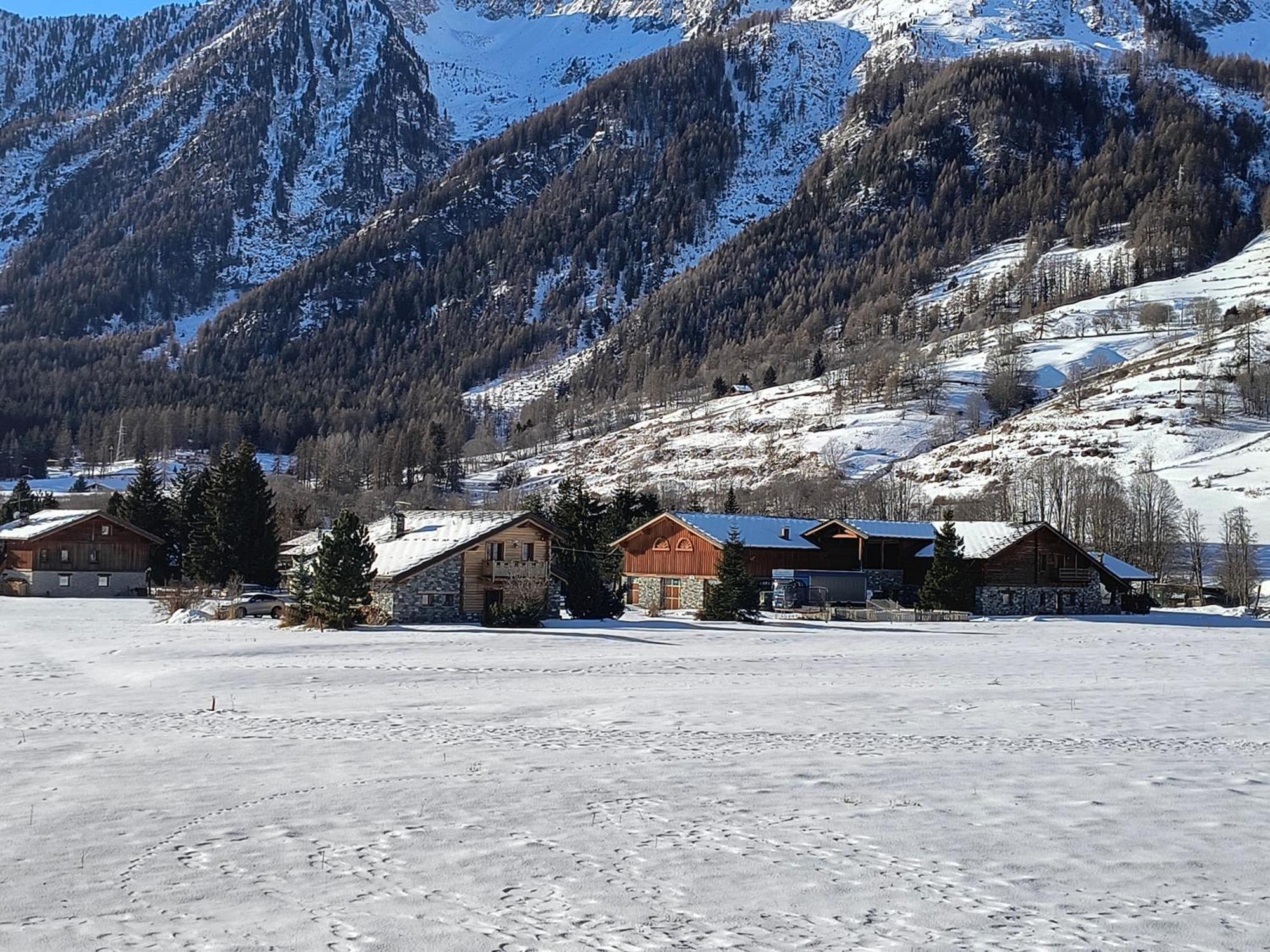 Petit Royal - Appartamento Charmant Per 6 Persone - Con Giardino E Balcone - Maisons De Charme Champoluc Dış mekan fotoğraf