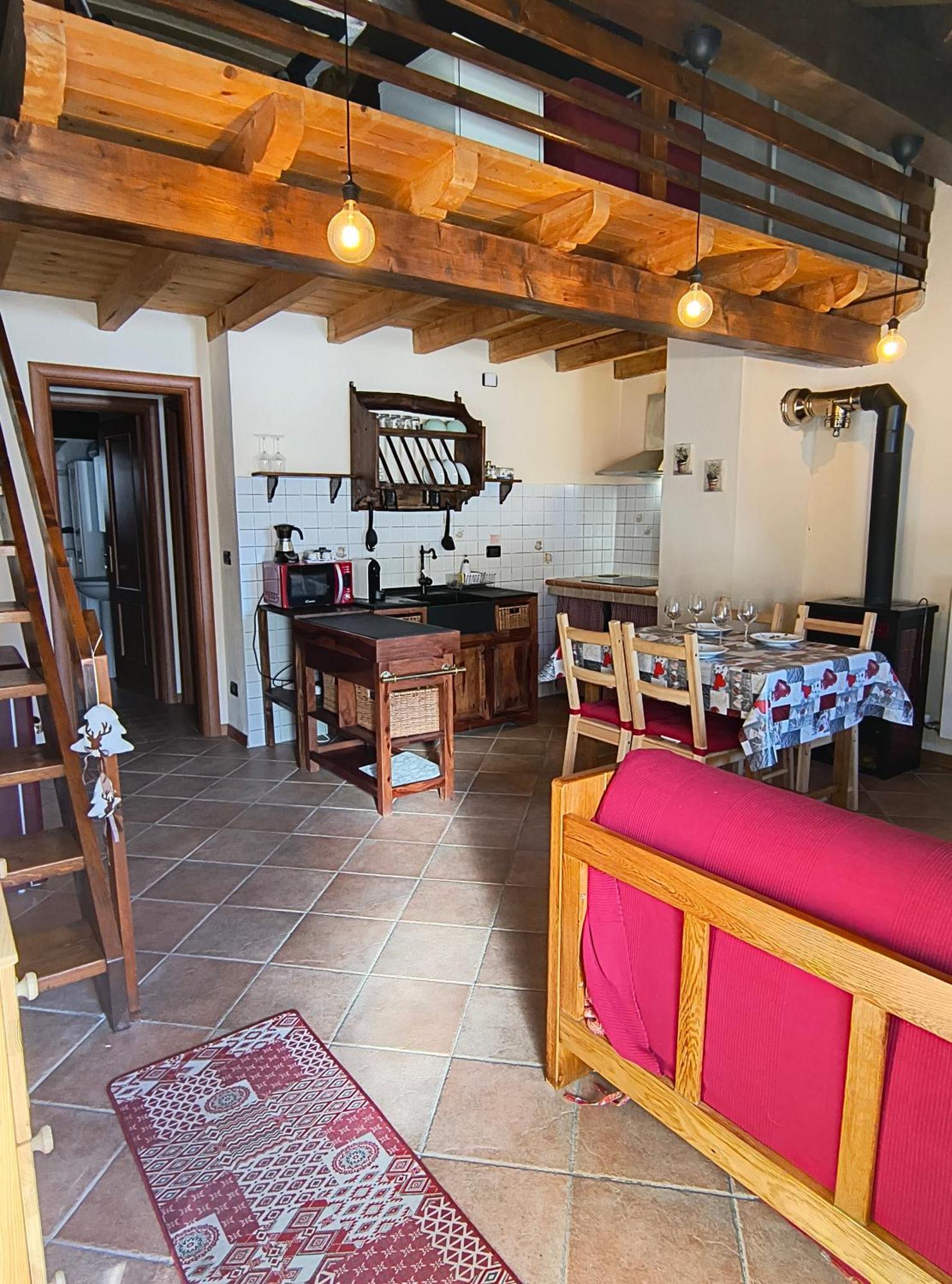 Petit Royal - Appartamento Charmant Per 6 Persone - Con Giardino E Balcone - Maisons De Charme Champoluc Dış mekan fotoğraf