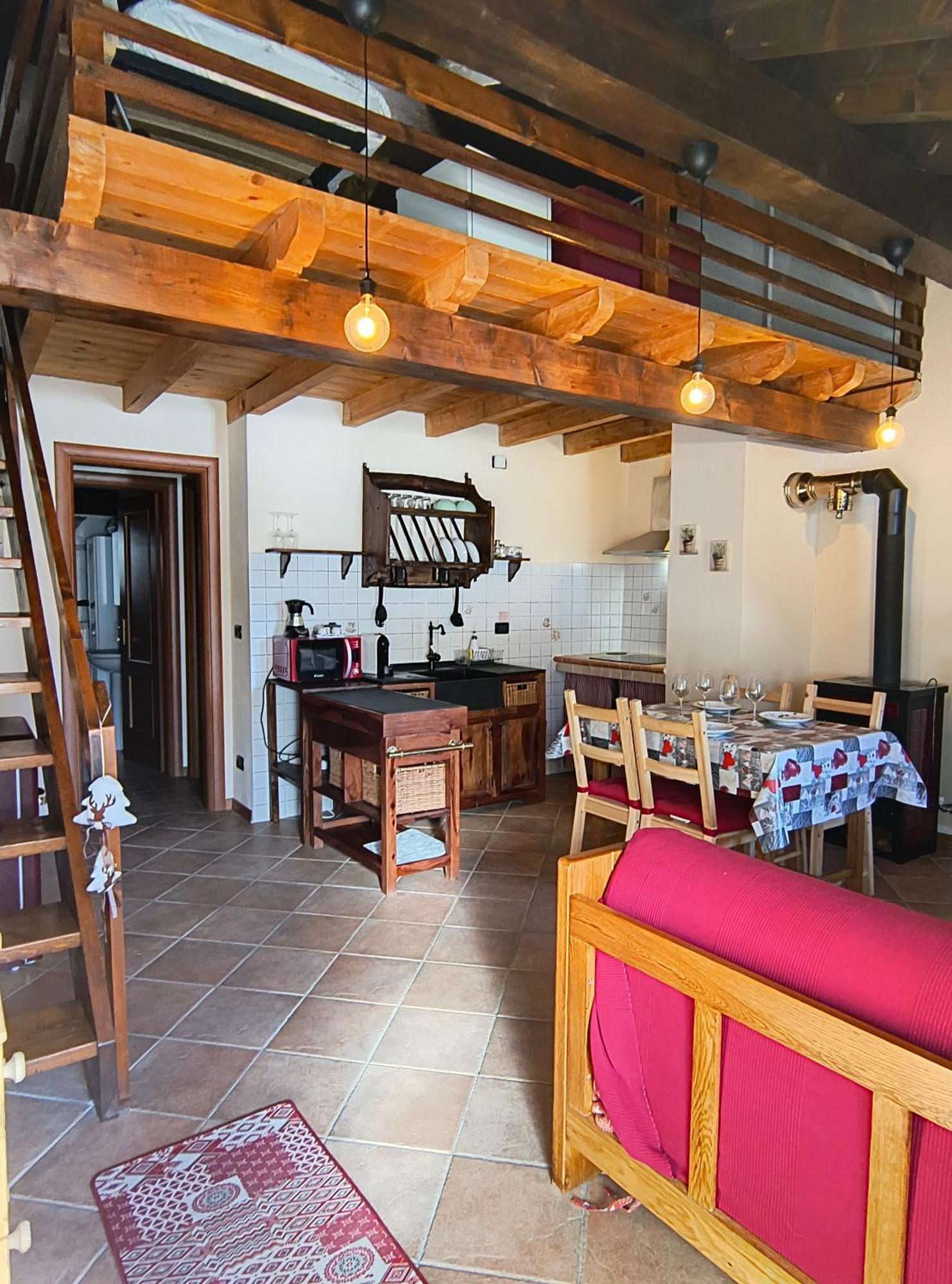 Petit Royal - Appartamento Charmant Per 6 Persone - Con Giardino E Balcone - Maisons De Charme Champoluc Dış mekan fotoğraf