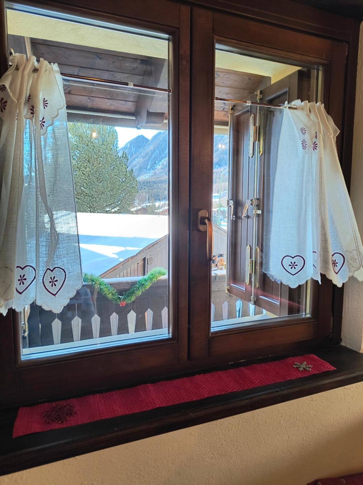 Petit Royal - Appartamento Charmant Per 6 Persone - Con Giardino E Balcone - Maisons De Charme Champoluc Dış mekan fotoğraf