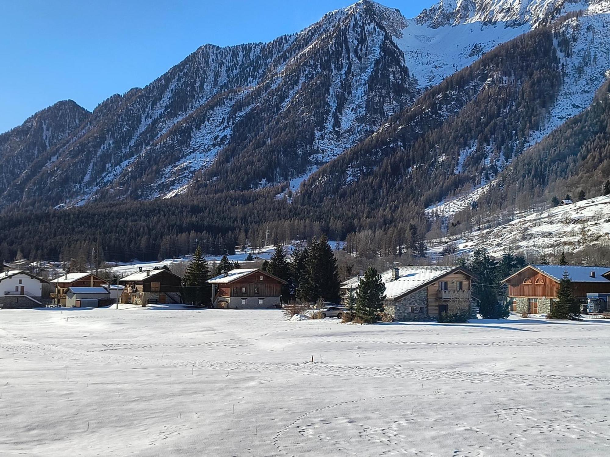 Petit Royal - Appartamento Charmant Per 6 Persone - Con Giardino E Balcone - Maisons De Charme Champoluc Dış mekan fotoğraf